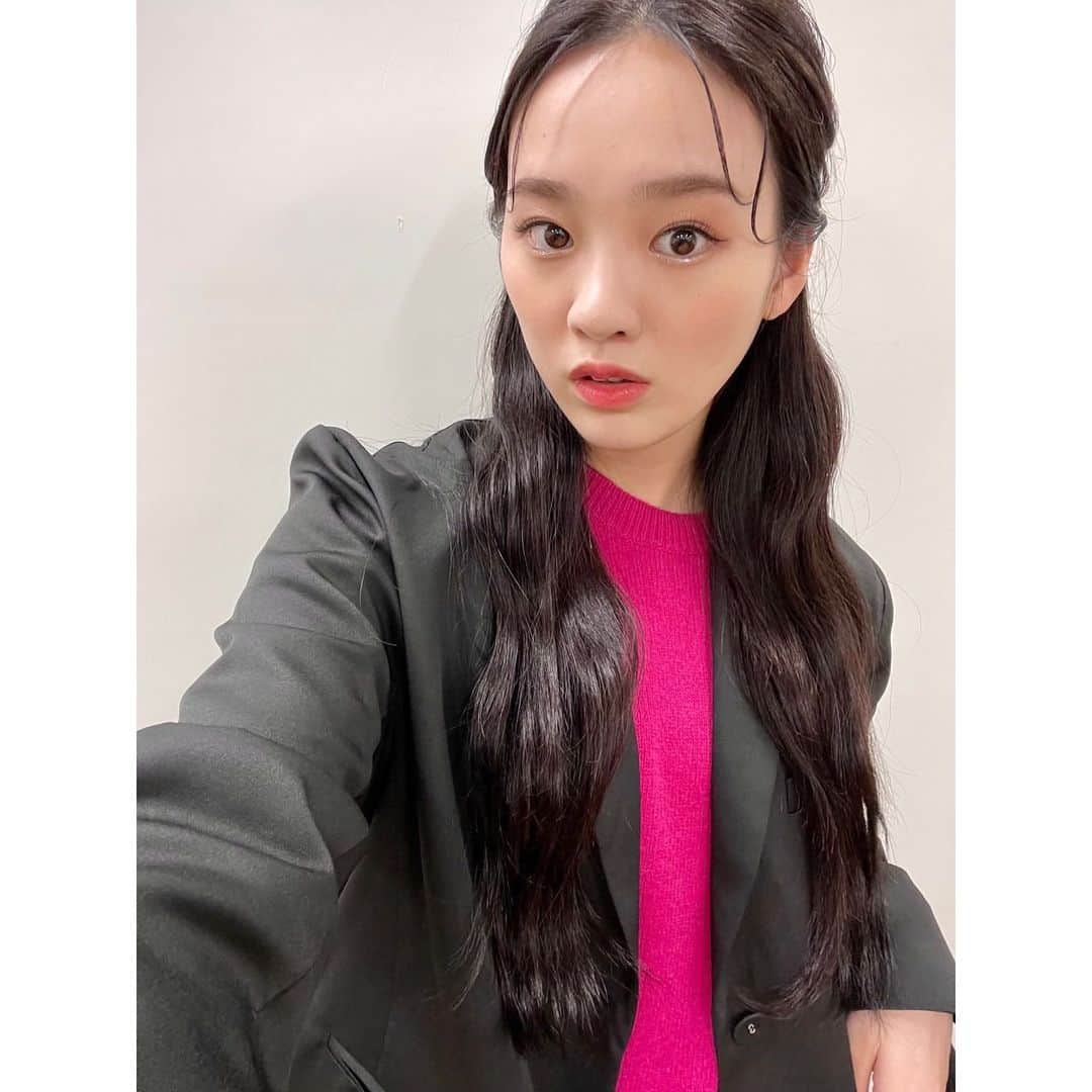 NiziUさんのインスタグラム写真 - (NiziUInstagram)「ベストアーティスト💜🤍  베스트 아티스트💜🤍 #🐣🐣🐣」11月19日 17時54分 - niziu_artist_official