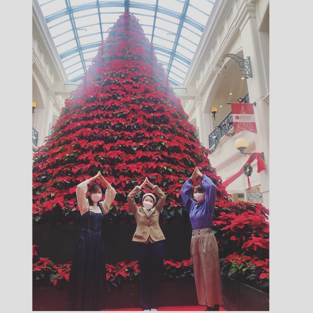 北﨑千香子さんのインスタグラム写真 - (北﨑千香子Instagram)「ハウステンボスのクリスマス🎄 おもしろサンタがいっぱい🎅 光の街のイルミネーションは必見でーすーよー👀✨ ＊ きょう午前放送だったですですでご紹介しました☺︎ 12月は花火のあがる日もあるんだとか🎇 ＊ #ですです #ハウステンボス #クリスマス #サンタさん #鹿児島 #長崎 #佐世保 #鹿児島放送 #メリークリスマス #光の街」11月19日 17時55分 - kitazaki_chikako