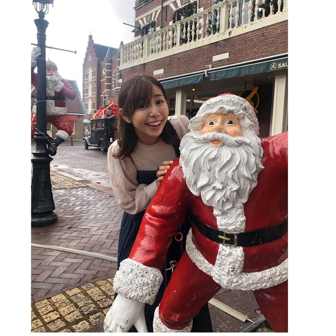 北﨑千香子のインスタグラム：「ハウステンボスのクリスマス🎄 おもしろサンタがいっぱい🎅 光の街のイルミネーションは必見でーすーよー👀✨ ＊ きょう午前放送だったですですでご紹介しました☺︎ 12月は花火のあがる日もあるんだとか🎇 ＊ #ですです #ハウステンボス #クリスマス #サンタさん #鹿児島 #長崎 #佐世保 #鹿児島放送 #メリークリスマス #光の街」