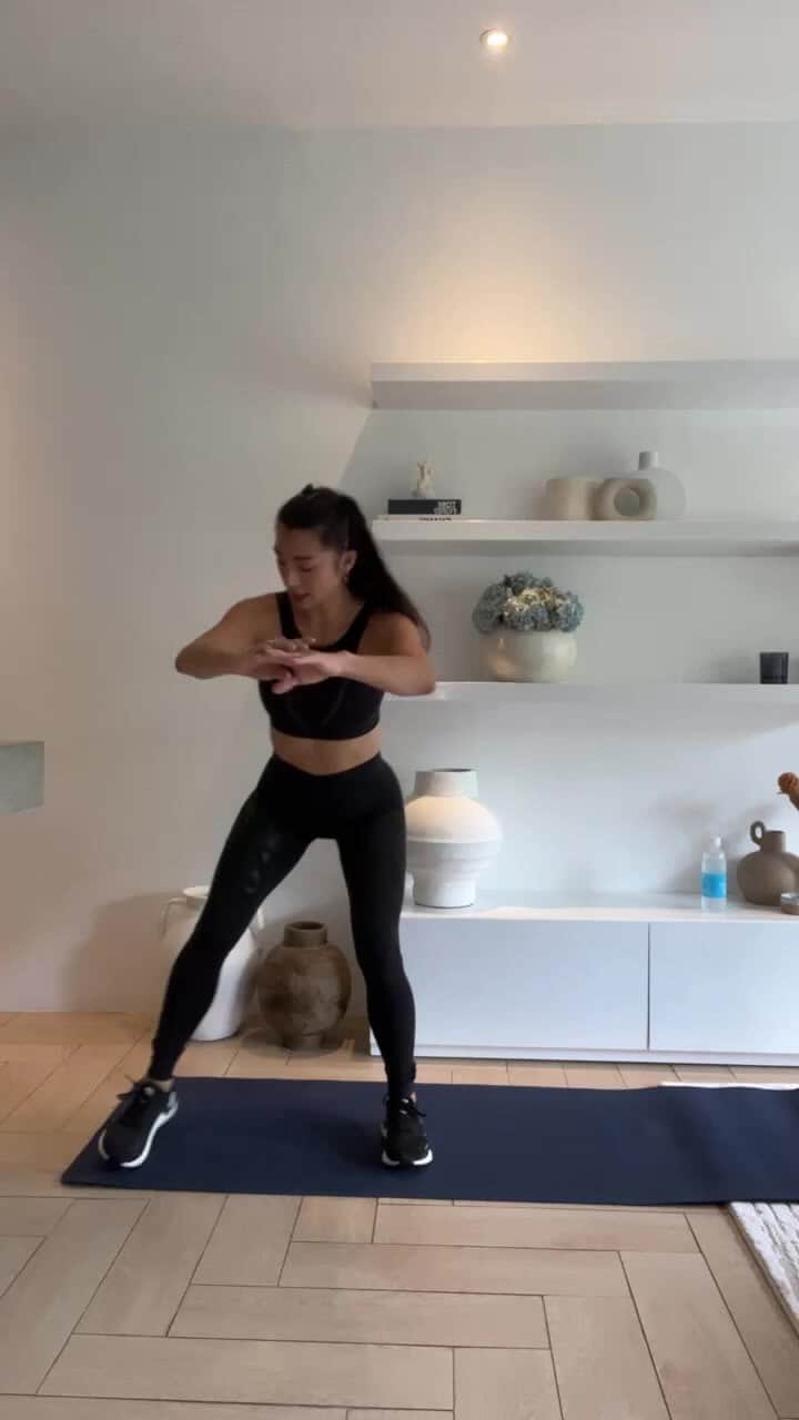 Jennifer Bachdimのインスタグラム：「to support World Diabetes Day 💪🏼❤️ Gets your heart and lungs going and kicks your blood flow into a higher gear !  . . Stay active and healthy guys !!! You can repeats the workout out to 3-5 times to get real sweaty 💪🏼☺️  . . And don’t forget you can check out my #WorkoutWithJen videos in my Facebook Page ❤️  . . Thank you guys for watching and working out with me! Sending lots of love xxx」