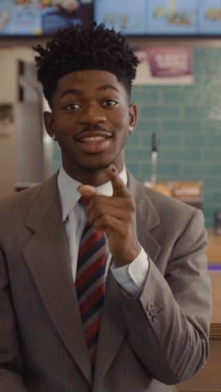 Taco Bellのインスタグラム：「Our CIO’s first order of business? Helping the Taco Bell Foundation give out up to $7 million in Live Más Scholarships. Apply at Livemasscholarship.com」