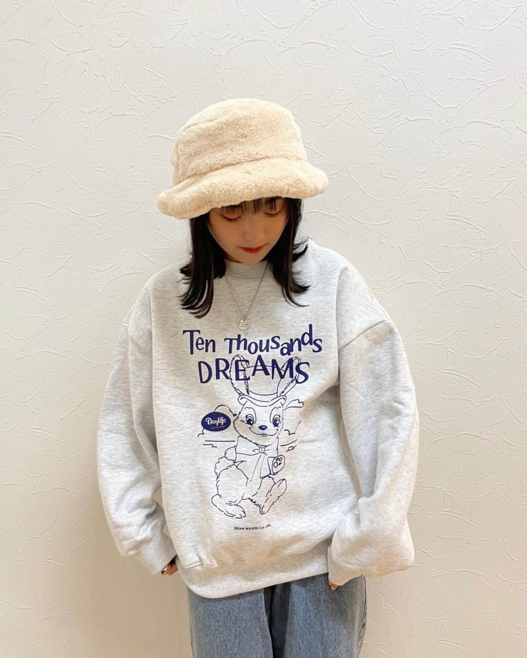 のインスタグラム：「スウェットパーカー楽だしいいよね!♡ ´ ・ ・  #デイライフ  #daylife  #jkブランド  #韓国通販  #韓国服通販  #パーカーコーデ  #パーカー  #アウター  #アウターコーデ  #スウェットパーカー  #トレーナーコーデ #pr  〈多彩なカラーの夢を語るコンテンポラリーK-Fashionブランド。デイライフ。〉」