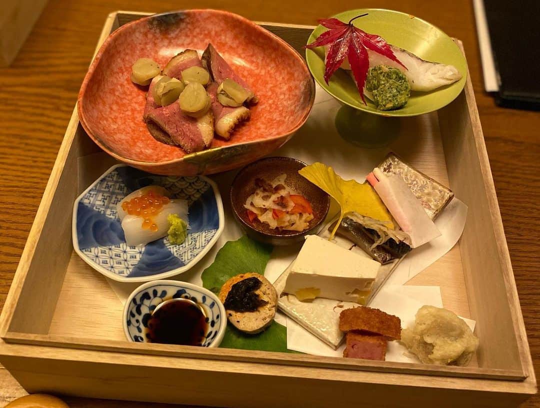 波多野結衣さんのインスタグラム写真 - (波多野結衣Instagram)「うーたんとひびやんとランチしたよ🍴✨  久々のうーたん、相変わらず元気で面白かった🤣笑  皆で共演したのとか懐かしいよほんと…🥺  和食もちょうどいい量だしどれもおいしかった🥺❤️  私は予定あったから先に出ちゃったんだけど、楽しくて美味しい幸せな時間でした🥰 . . #和食 #京料理 #ランチ  #lunch #女子会  #楽しい  #琥珀うた  #大槻ひびき  #波多野結衣」11月19日 13時43分 - hatachan524