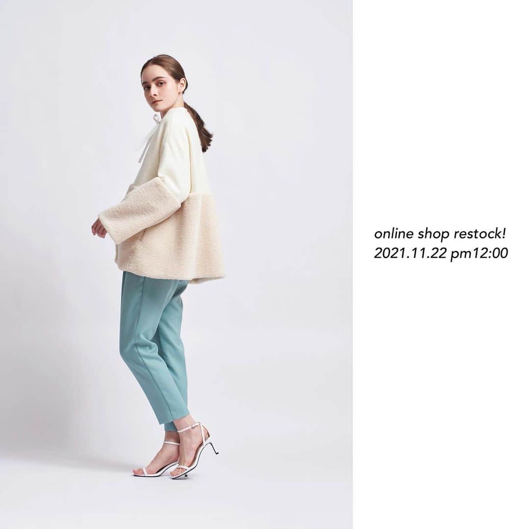 yoriのインスタグラム：「*online shop restock!*  11/22 pm12:00〜online shopにて完売しております商品が再入荷致します！  📷1枚目 #Vネックファーショートコート col. オフホワイト、ブラック size. free ¥33,000  📷2枚目 #ウールモヘアシャギージャケット col. ベビーピンク、ベージュ、ライトブルー、ネイビー size. free ¥33,000  📷3枚目 #ファンシーヘムケーブルカーデ col. キャメルのみ size. free ¥24,200  #フロントスリットレギパン col. ブラック size. 34/36/38 ¥17,600  #yori_japan」