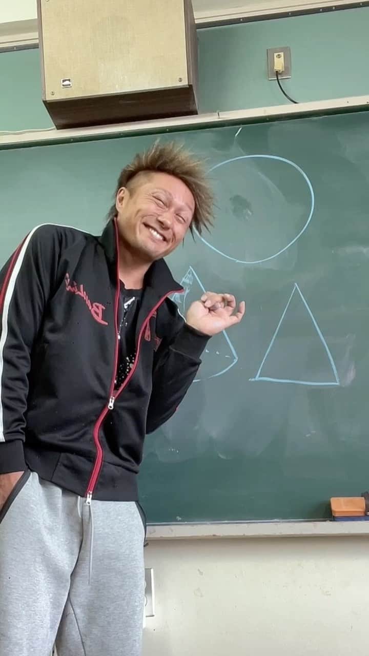のインスタグラム：「今日は高校の先生🏫」