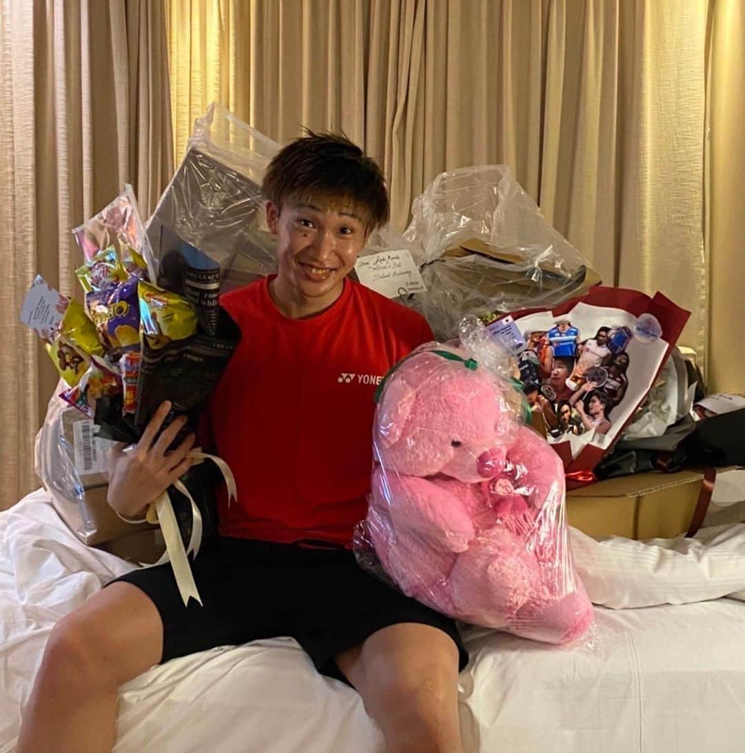 桃田賢斗さんのインスタグラム写真 - (桃田賢斗Instagram)「To all fans in Indonesia I can play badminton in the best atmosphere with the support from everyone. I’ll do my best so that I can show the world the amazing badminton🏸 Thank you so much.  #桃田賢斗 #kentomomota #indonesia #bali #badminton #IndonesiaMasters  #yonex #teamyonex #daihatsu」11月19日 15時51分 - momota_kento