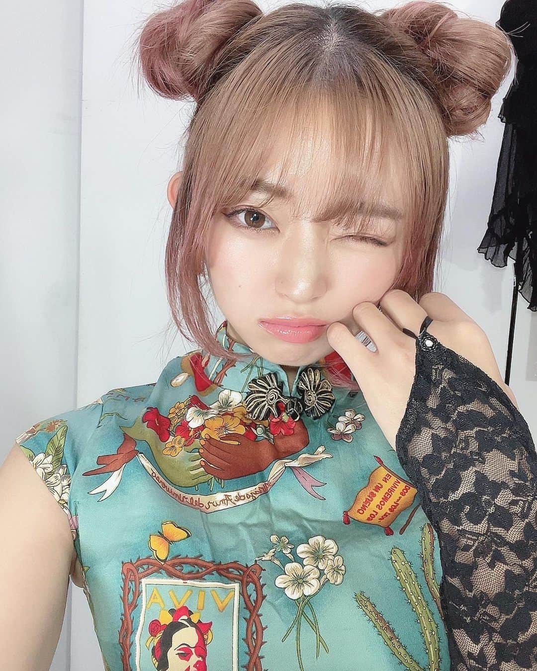 宮越愛恵のインスタグラム：「💜💜💜  . . . . #fashion #モデル #撮影 #ヘアアレンジ  #ヘアスタイル  #ピンクヘア #メイク #ギャル #make #model #make #japan #japanese」