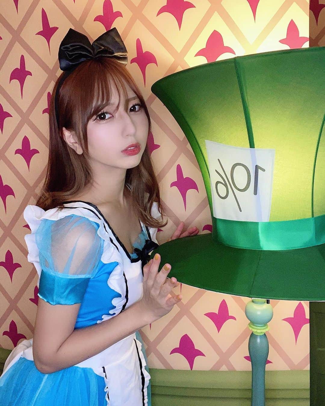 市川愛さんのインスタグラム写真 - (市川愛Instagram)「Disneyland Hotel🏨🎈  不思議の国のアリスルーム♥️♠️♦️♣️ アリスで🥳 かわいすぎでは？満喫  #disneylandhotel#disneyland#ディズニーランドホテル#ランホ#不思議の国のアリスルーム#アリスルーム#不思議の国のアリス##アリスコスプレ#ディズニーコーデ#ディズニーフォト#ディズニーホテル#夢の国🐭」11月19日 19時09分 - pkmnai