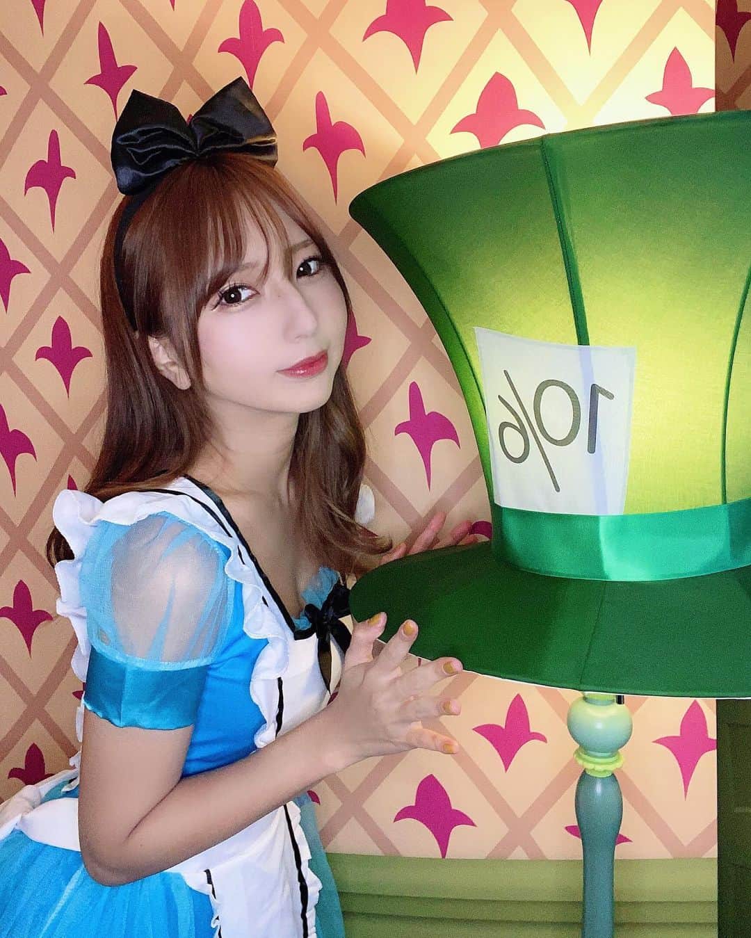 市川愛さんのインスタグラム写真 - (市川愛Instagram)「Disneyland Hotel🏨🎈  不思議の国のアリスルーム♥️♠️♦️♣️ アリスで🥳 かわいすぎでは？満喫  #disneylandhotel#disneyland#ディズニーランドホテル#ランホ#不思議の国のアリスルーム#アリスルーム#不思議の国のアリス##アリスコスプレ#ディズニーコーデ#ディズニーフォト#ディズニーホテル#夢の国🐭」11月19日 19時09分 - pkmnai
