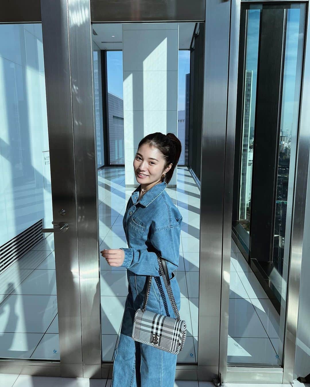 浪花ほのかのインスタグラム：「今日のお洋服です！！🔆🔆 2枚目にタグ付けしています！！🐷💖  皆さん今日の夜ご飯は何食べましたか？？？💭」