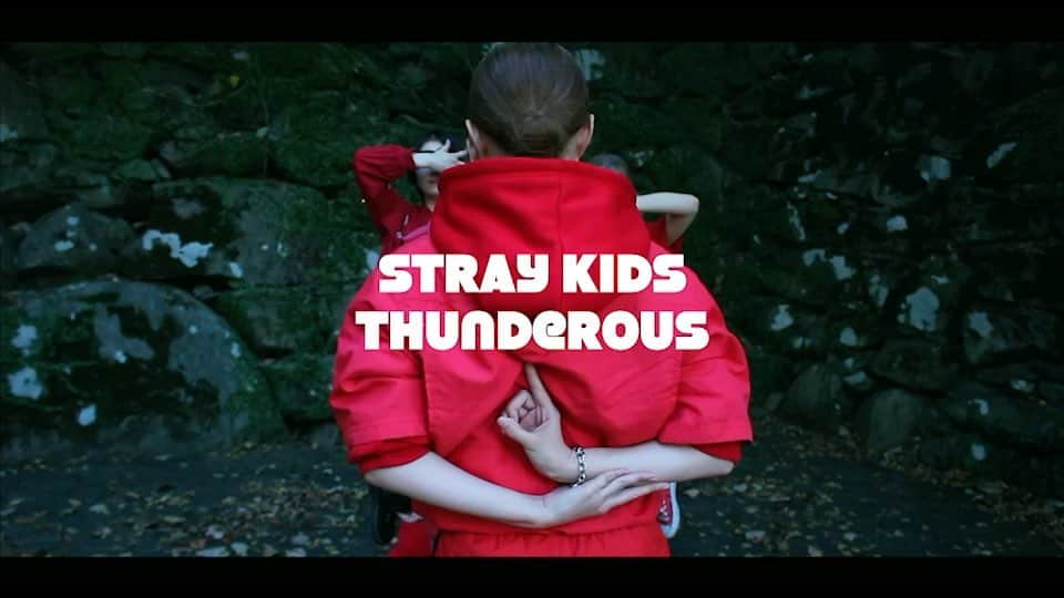 CHISATOのインスタグラム：「Thunderous / @straykids_official_jp  🎥→ @mac37__   ヒョンジン→ @mi___chim  チャンビン→ @akie_012  バンチャン→ @cha_mi2239  フィリックス→ @03ri___na25  アイエン→ @__aqua99  ハン→ @__ymym712__  スンミン→ @ko_to.0106  リノ→私  初めてカバーダンスを衣装付きで カメラで撮っていただいて、 ソロカットとかも新鮮で楽しかったです✨ リハからめっちゃ笑って楽しすぎました😂 ありがとうございました！！！  #thunderous #straykids  #dance #kpop #kpopdancecover」