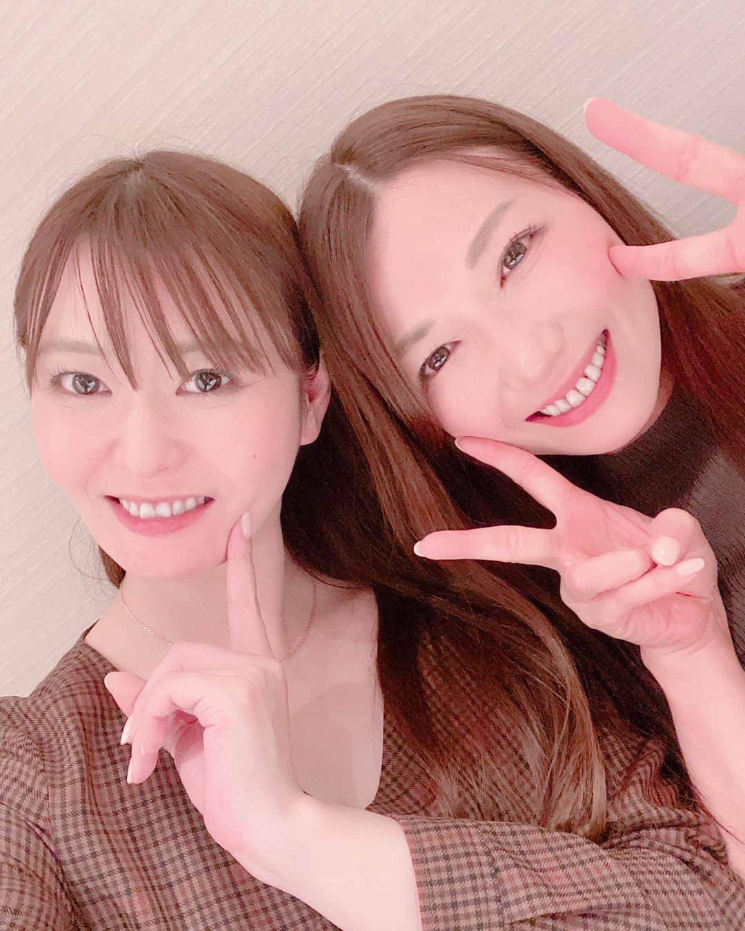 葵百合香（八田愛梨）さんのインスタグラム写真 - (葵百合香（八田愛梨）Instagram)「あやのちゃんと久しぶりの再会💕 焼き肉〜🥰❤️ #葵百合香 #AV女優 #セクシー女優 #高身長 #巨乳 #人妻 #熟女 #加藤あやの #Gカップ #美美 #一頭買い焼き肉美美」11月19日 20時20分 - aoi_yurika