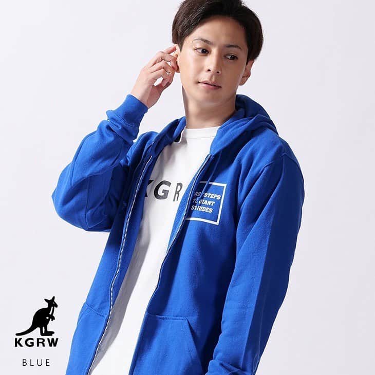 山口貴也さんのインスタグラム写真 - (山口貴也Instagram)「皆さん、こんばんは  本日11/19 17:00より、 遂に @kangol__reward さんとのコラボ商品受注開始しました。  実は、 右袖のロゴは僕が描かせてもらいました！ 少しでもらしさが出てれば良いです笑 シンプルなデザインですので、色んな場面で着てほしいと思います👏🏾  受注期間は 11/19 17:00〜12/25 23:59🎄です 沢山の方に届くと嬉しいです。 よろしくお願いします！  詳細は、@kangol__reward さんのHPに載ってます  全色良いですが 青いい感じでしたよ！笑」11月19日 20時26分 - takaya_yamaguchi_official