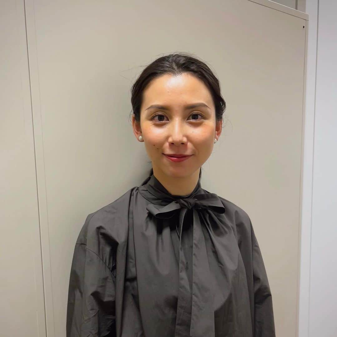 杉野真実さんのインスタグラム写真 - (杉野真実Instagram)「明日、11月20日(土) 日本テレビ news every.サタデー (17:00〜17:30全国放送)で 企画を放送させて頂く予定です✨  👦🏻👩🏻👨🏻‍🦳👵🏻👨🏻🧒🏻👶🏻  ✨テーマは"防災"✨ 3月に#防災教育。5月に#防災訓練。 8月に#台風。10月に#マイタイムライン。  明日は、#防災小説　をお伝えします🙋🏻‍♀️  👧🏻👶🏻👦🏻🧑🏻🧓🏻👴🏻👩🏻‍🦱  #防災小説 とは、 特定の日時や天気を設定し、 まだ起きていない災害を自ら体験する、 未来を描く物語📕  18日(水)、全国5つの学校をオンラインで繋ぐ 「防災小説交流会」が開かれました！  不安や怖さがある中でも自分のやるべき事を 見出そうとする、 頼もしい未来が垣間見えました☺️  生徒の皆さんの防災小説は、どんな物語に？🧐 小説に込めた想いとは？✨  この放送で、 皆さんの身の周りにいらっしゃる "大切な人の命を守る行動"に繋がれば、幸いです😌✨  #地震　#備える #防災小説 #防災士  #命を守るアナウンサーになりたい  取材にご協力頂いた学校の皆さん、 ありがとうございました✨☺️」11月19日 20時49分 - sugino_mami