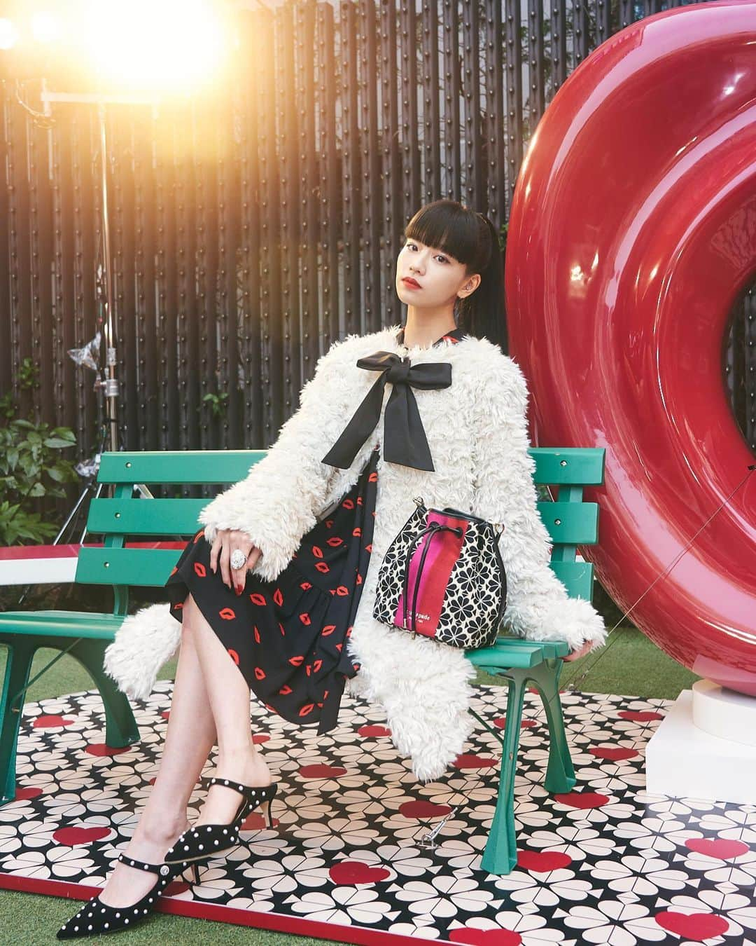 Hinaさんのインスタグラム写真 - (HinaInstagram)「ㅤㅤㅤㅤㅤㅤㅤㅤㅤㅤㅤㅤㅤ Kate spade ❤️🖤 @katespadejapan  渋谷キャストにて開催されている日本上陸25周年を記念したスペース フラワー スクエアに一足先にお邪魔させて頂きました🖤 ㅤㅤㅤㅤㅤㅤㅤㅤㅤㅤㅤㅤㅤ 本日から3日間の開催なので、皆様是非チェックしてください！ ㅤㅤㅤㅤㅤㅤㅤㅤㅤㅤㅤㅤㅤ @katespadejapan  #ケイトスペード #katespadejapan25  #ケイトスペードニューヨーク」11月19日 21時05分 - hina_faky