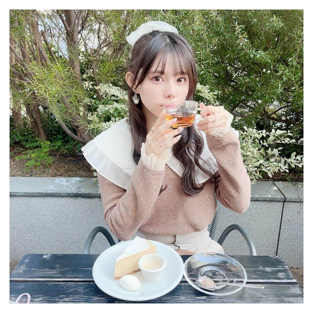 大森莉緒さんのインスタグラム写真 - (大森莉緒Instagram)「・ ・ 私とスイーツデートしてくれる方、募集中っ🍰💓  ずっと気になってた、ほうじ茶チーズケーキめっちゃめっちゃ美味しかった〜🥺💭  #大森莉緒  #おーりお  #おりおんず #おりおの食 #カフェ巡り #カフェ部 #新宿 #ほうじ茶チーズケーキ #チーズケーキ #ケーキ #ハーフアップ #newoman #cafe #cake #sweet #instagood #instafood #instapic #good #카페투어 #맛집 #음식 #푸드 #좋아요 #카페」11月19日 21時53分 - rio.ohmori