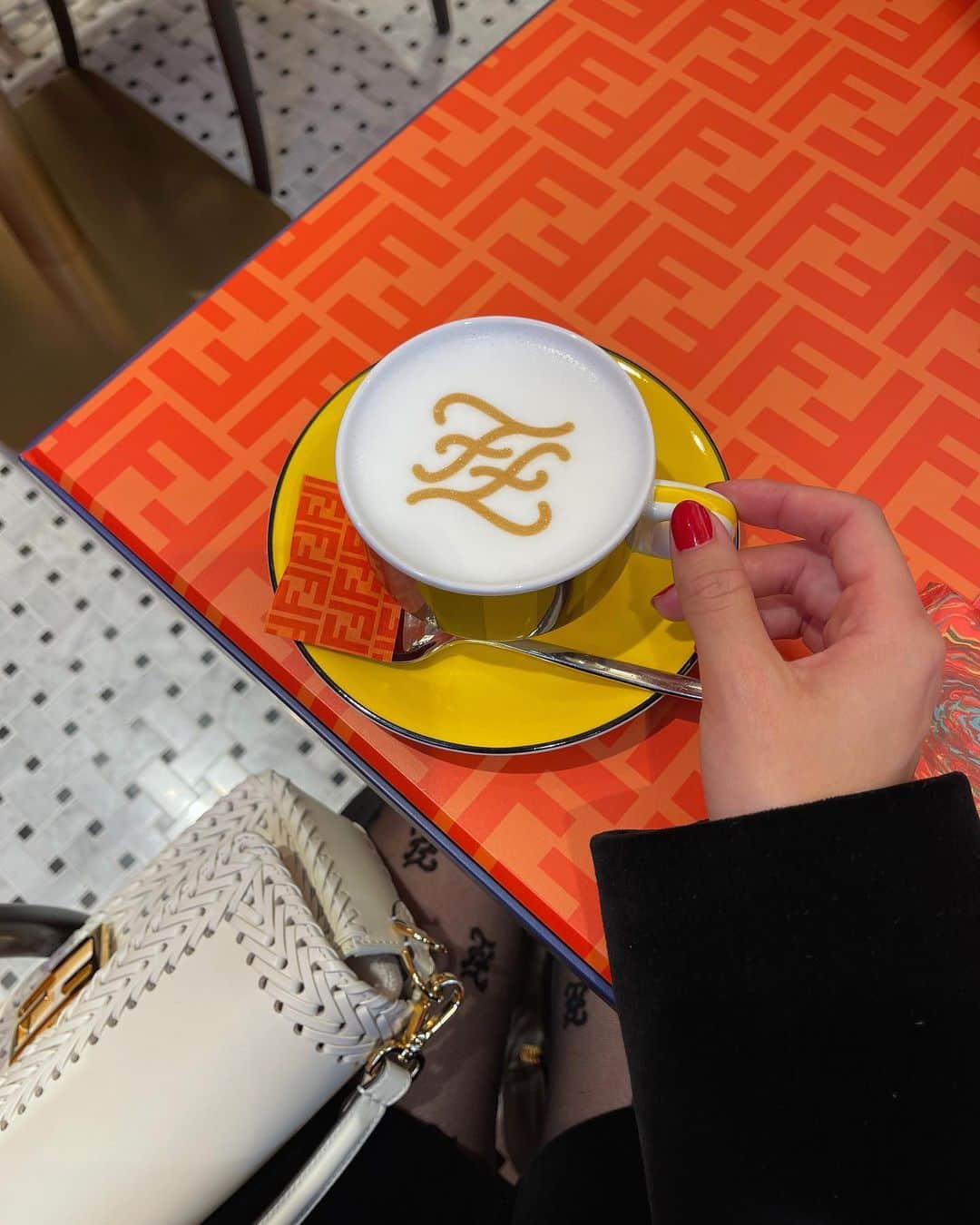 伊原葵さんのインスタグラム写真 - (伊原葵Instagram)「FENDI CAFFE by ANNIVERSAIRE♡」11月19日 22時02分 - aoi186