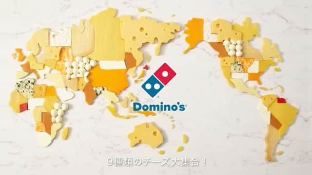 Karunaのインスタグラム：「ㅤㅤㅤㅤ ドミノ・ピザさんの最新商品 『ワールド９チーズ・クワトロ』の TVCMに出演しています🙋🏻‍♀️🍕 ９種類６カ国のチーズを楽しめます🌏 チーズで世界をめぐる旅へ ✈️🧳🧀 お家でゆっくり堪能してくださいね🤤 #ドミノピザ #ワールド９チーズ #ピザ #目撃情報ありがとうございます #CM」