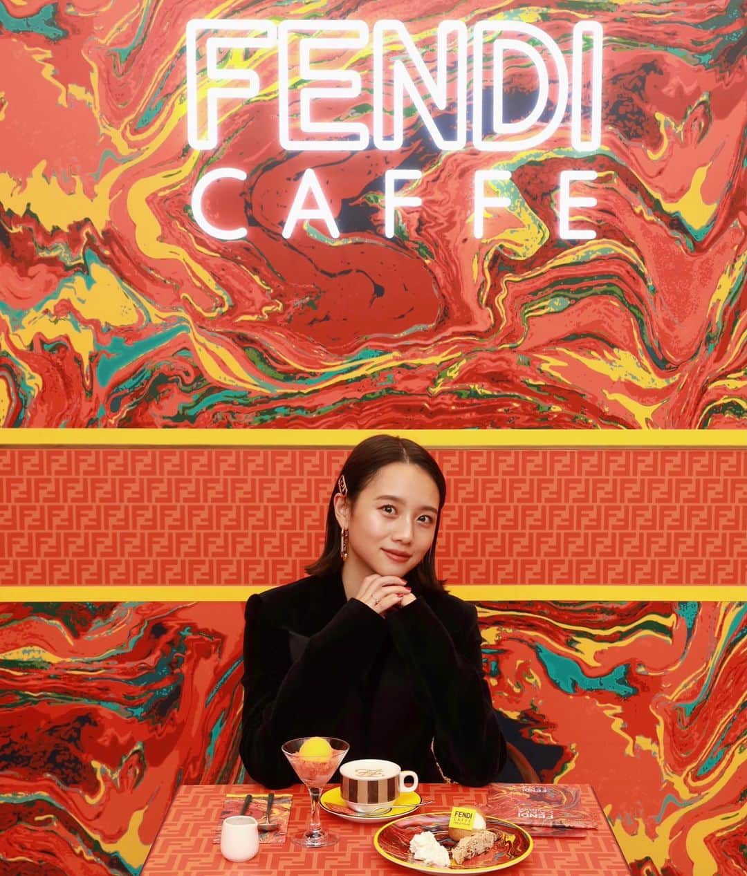 伊原葵さんのインスタグラム写真 - (伊原葵Instagram)「FENDI CAFFE by ANNIVERSAIRE❤️  今年も期間限定で開催されるよ✨ 今日から2022/01/10までっ  去年とはまた違った雰囲気で 今年も素敵な空間でした✨  全身 @fendi だよ〜👗💕  #fendicafe #anniversairecafe #FendiHoliday #FendiGifts #fendi @fendi」11月19日 22時21分 - aoi186