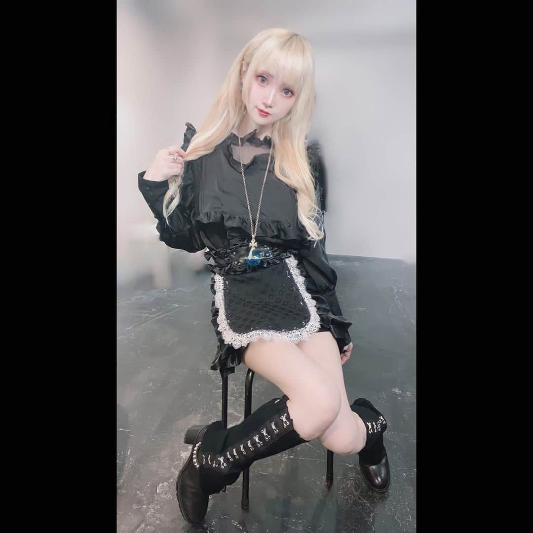 赤木クロのインスタグラム：「DimMoireさんの展示会🖤 、 、 、 、 、 、 、  #anime #animegirl #animejapan #animeworld #japan #japanesegirl #日本  #comic #cos #cosplay #cosplayer #cosplaygirl #cosplayers #コスプレ #コスプレイヤー  #gravure  #lingerie  #일본여자 #코스프레 #그라비아 #角色扮演遊戲　#ゴシック #ゴシックファッション #Gothic #gothiclolita #gothicfashion #dimmoire」