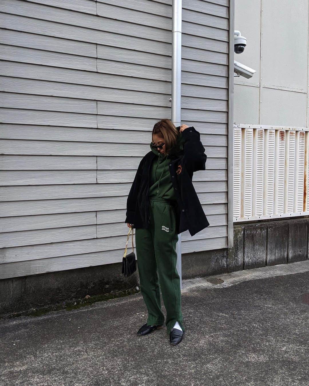 MIRAI TAKASHIMAさんのインスタグラム写真 - (MIRAI TAKASHIMAInstagram)「やはり1番人気のGreen💚 私も断然グリーン派✌️ 着回し撮ってみたので宮川しゃんの写真を拝借☺️  webでは来週末発売です❣️  #ACLENT #sweatshirt」11月19日 23時12分 - miiiiiraixx