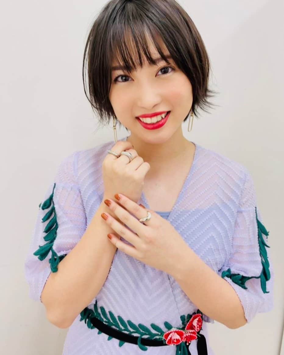 志田未来のインスタグラム：「「 #全力脱力タイムズ 」をご覧頂きありがとうございました🙇🏻‍♀️✨  アーティストになりきるというレアな回に参加させていただきました(笑)  アーティスト風な #志田未来 👗✨  #rumel #dola #seasukii @masaejewelry @datsuryoku_cx  #脱力タイムズ  @super_rich_cx  #SUPERRICH #すぱっち #木10」