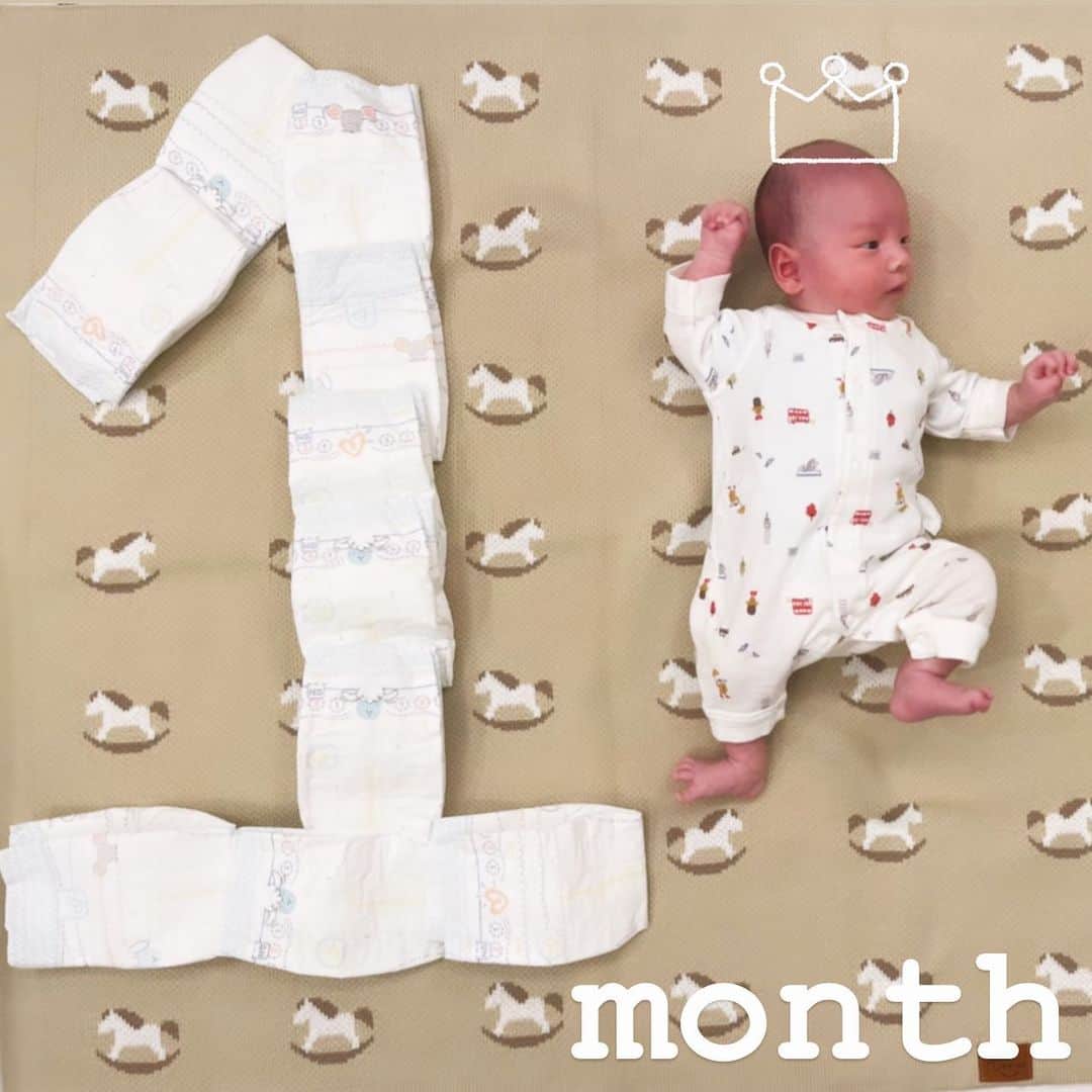 のインスタグラム：「1month👶🏻🤍🤍🤍」