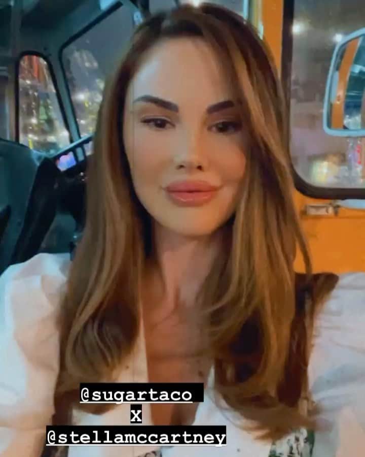 ジェイド・ニコルのインスタグラム：「So proud of this women owned, truely eco friendly brand we have built! @sugartaco had the pleasure of feeding hundreds of guests at the @stellamccartney event last night here in LA! As vegans we LOVE what she has done for animals in the fashion industry and it was such an amazing opportunity for us! To many more 🌱🌮🌯 #veganfood #veganfashion #stellamccartney #sugartaco」
