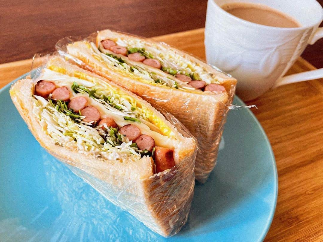 西園みすずのインスタグラム：「サンドイッチ🥪  #朝ごはん #サンドイッチ #ポークビッツ」