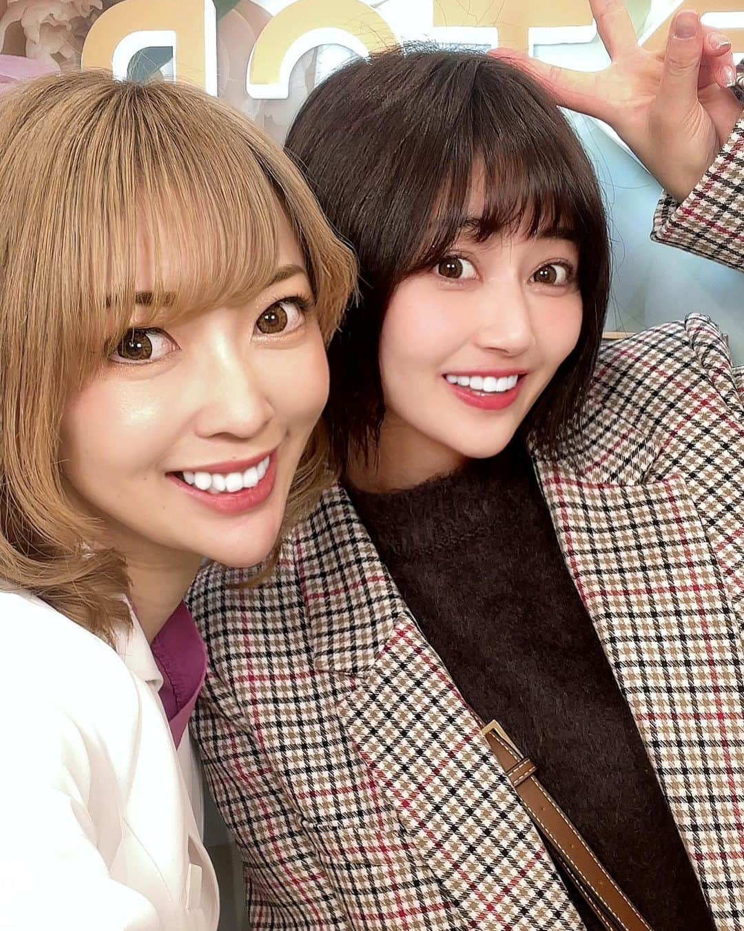 新藤まなみさんのインスタグラム写真 - (新藤まなみInstagram)「⁡ ⁡ ⁡ もう3年以上お世話になっている まりこ先生のところでバストアップ体験🍑 ( @drinouemariko ) 東京中央美容外科池袋東口院にお邪魔したよ〜✨ ⁡ 麻酔で寝て気づいたら終わってた！笑 そしてふっくらバストになってて感動😭💕💕 ⁡ まりこ先生も看護師さんもスタッフさんもみんな親切やから 安心してずーっと通えてます☺️✌️ ⁡ 私のインスタ見た！でいいことあるよ、、？💓 ⁡ @drinouemariko　@tcbmariko_shorei ⁡ #TCB #東京中央美容外科　#美容外科　#池袋東口　#東京中央美容外科池袋東口院　#美容クリニック　#美容医療　#豊胸ならTCB東京中央美容外科　#豊胸なら井上真梨子医師　#TCB式ヒアルロン酸豊胸　#バストアップ　#美容整形ならTCB東京中央美容外科　#PR ⁡ ⁡」11月20日 12時04分 - manami_official_