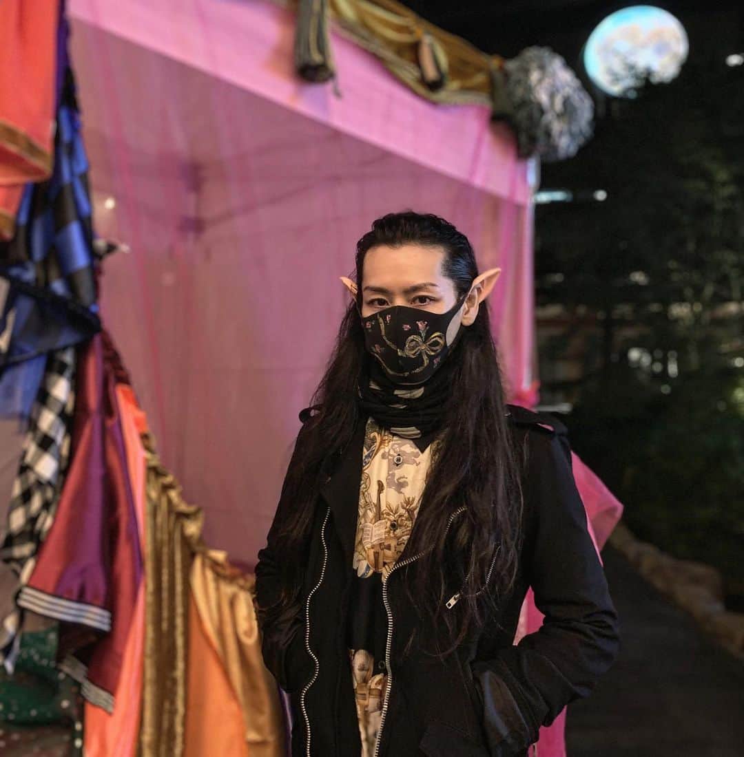 小林尊のインスタグラム：「under the light of the full moon at @shinpuhkan_official  満月の光の下で」