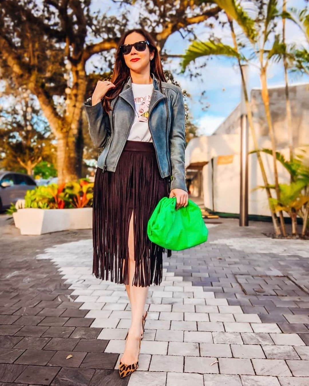 キャサリンマランドリーノのインスタグラム：「Dressed & ready for the weekend💚   @i_am_lily_rodriguez styling her CM jacket」