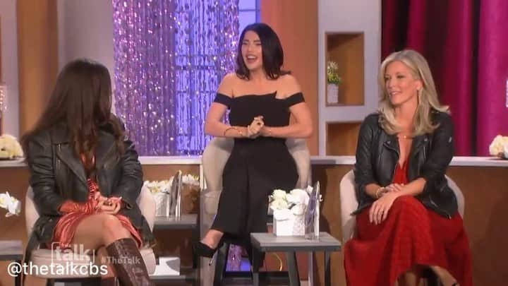 ジャクリーン・マッキネス・ウッドのインスタグラム：「Boop!! And another one! 🤰🏻Thanks @thetalkcbs for having me and the to the fans for voting for me! @soaphub Very Grateful 🦋🤍🦋#soaphubawards」