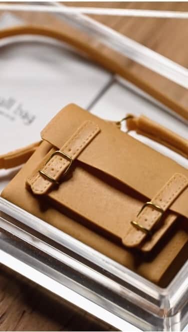 Nunu's Houseのインスタグラム：「2月のミニチュア定期教室は 「ショルダーバック」を作ります👜 新規受付は1月初旬に致します✨ うぅー寒くなってきましたねぇ❄  #ミニチュア#miniature #田中智#nunushouse」