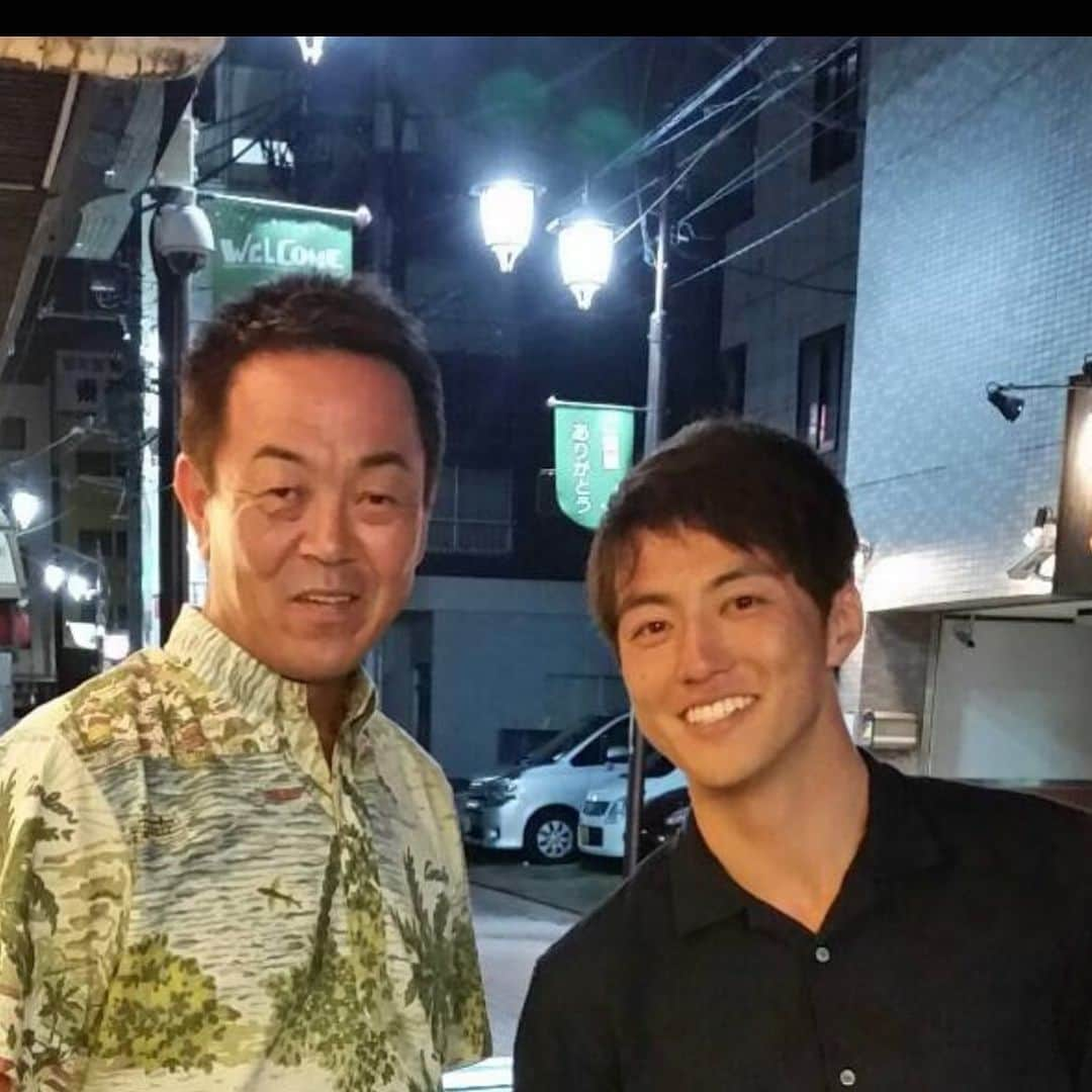 梅澤廉さんのインスタグラム写真 - (梅澤廉Instagram)「叔父・水野雄仁さんと初共演！ ズムサタ熱ケツ情報に出て下さいました😂 アナウンサーになる時は、 いつか水野さんが解説をされる放送席に実況者として座ることができたらと思っておりましたが、まさかのカタチで...笑  4枚目は20歳になったお祝いも兼ねて焼肉に連れて行って貰った時の写真。 常に感謝する心と努力の大切さ、焼酎は25度より20度が飲みやすいことを教えてくれた尊敬する優しい叔父です！  #ズムサタ  #熱ケツ  #水野雄仁 さん #金太郎叔父さん #初共演 #嬉しかったです☺️」11月20日 8時58分 - umezawa_ren4