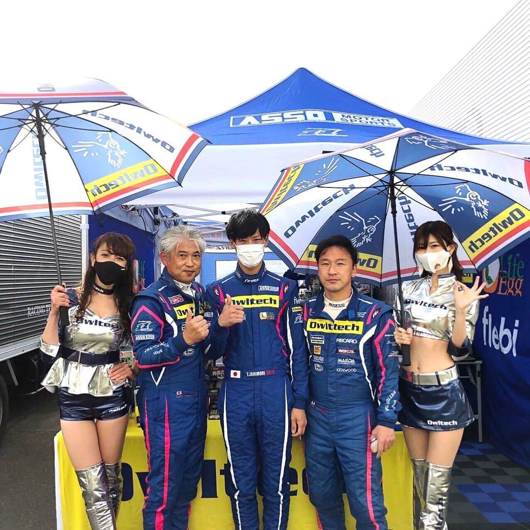 大原かおりのインスタグラム：「おはようございます✨ 今日は86/BRZレース最終戦予選日👨🏎🏁 富士スピードウェイは晴天に恵まれ暖かい〜o(゜∇゜*o)🎶 ☺︎ 前回までのオウルテックチームメンバー写真です❣️ 今回は矢部美穂ちゃんもレースクイーンで一緒だよっ👱‍♀️💕 ☺︎ 素晴らしいオウルテックチーム！！ 最終戦ステキな結果になるように♡♡♡ OwltechとASSO MOTOR SPORTSの 熱い熱い応援を宜しくお願いします🤩🙏」