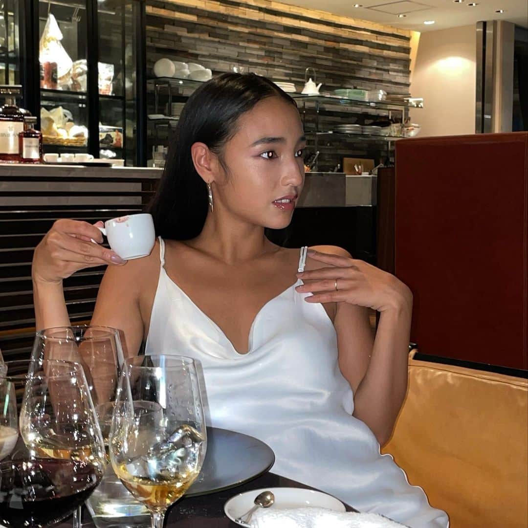 大橋リナのインスタグラム：「Beautiful dinner with @xex_info @pasta_rummo @disaronno_official 🥂✨  RUMMOのトリフパスタが 忘れられない🤤  大分県から 最高の食材を厳選して 絶品な料理を頂きました🍴 @xex_info チーム  @chef_salvatore_cuomo  Thank you for Special dinner!!!」