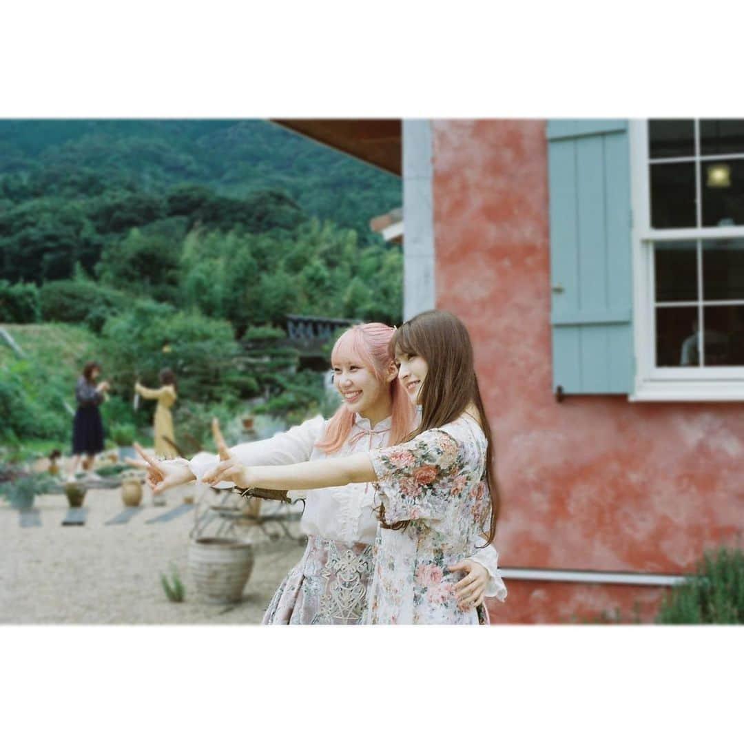 神志那結衣さんのインスタグラム写真 - (神志那結衣Instagram)「青春の１ページ （ @harutan.pink 📷♡） #filmcamera #フィルムカメラ #青春　#HKT48 #アルバム」11月20日 21時23分 - jiina27