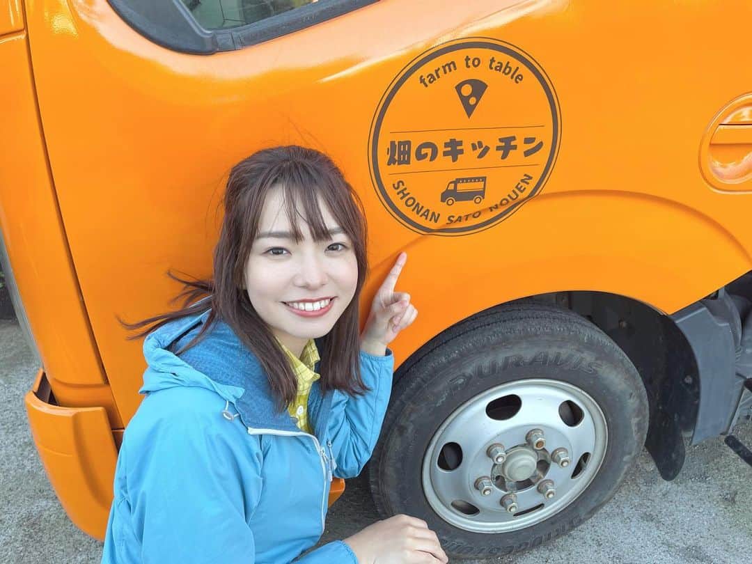 濱村春香のインスタグラム：「. 今回の旬ナビは とあるキッチンカーをリサーチ🚌 ⁡ 明日11/21(日)朝9時〜 再放送11/22(月)朝10時〜 ぜひご覧ください！ ⁡ #かながわ旬菜ナビ #旬ナビ #JA #JA神奈川グループ #テレビ神奈川 #tvk #montbell #衣装提供」
