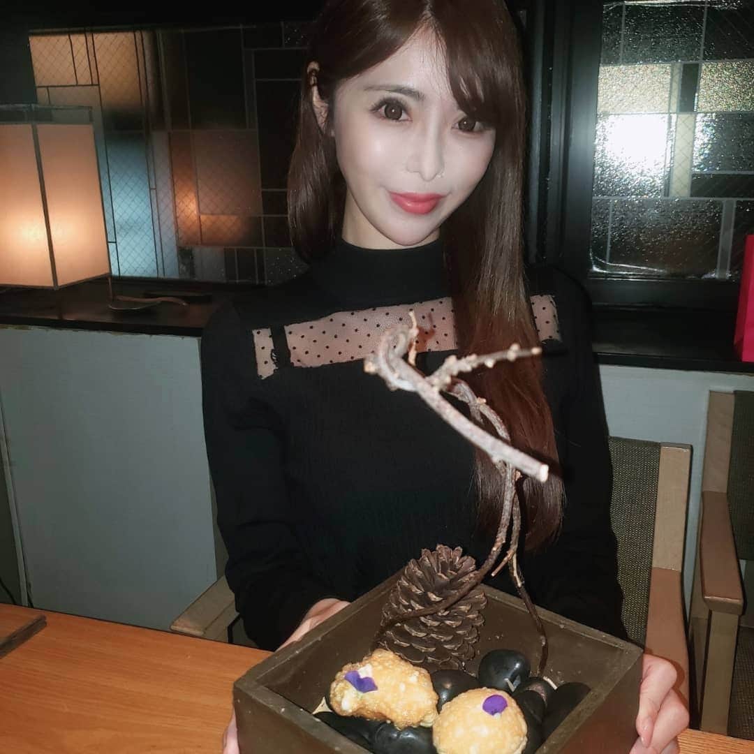 桃瀬えりなのインスタグラム：「𝓖𝓸𝓾𝓻𝓶𝓮𝓽‪‪❤︎‬𝓱𝓪𝓹𝓹𝔂☺︎  #gourmet #ichi #rady #me #follow #followme #六本木 #西麻布 #創作料理 #コース料理 #イノベーティブフュージョン #グルメ #イチゴチョコ好き #スフレ」