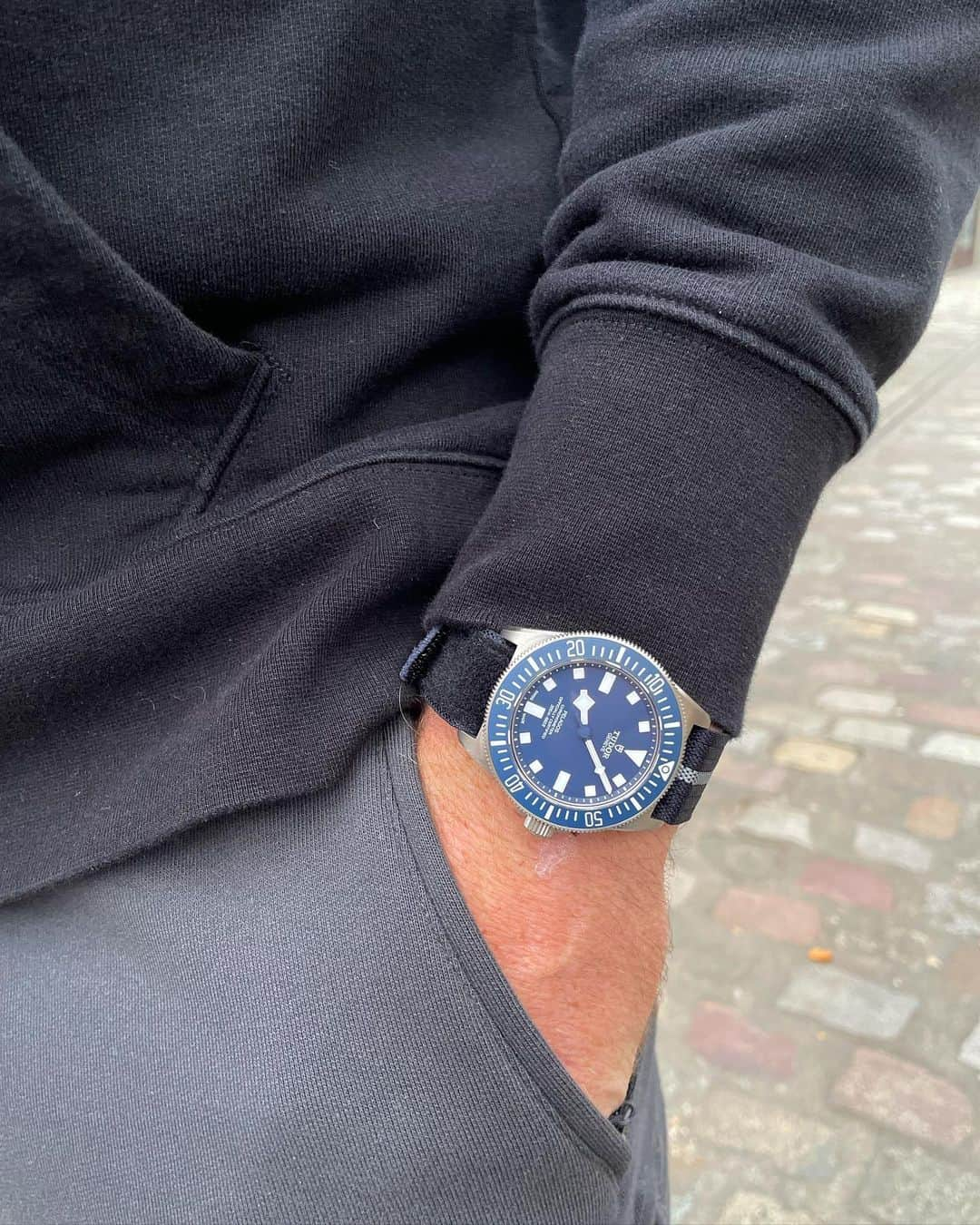 ボーデン・バリットさんのインスタグラム写真 - (ボーデン・バリットInstagram)「Big day in Paris 🇫🇷 and I’m wearing the @tudorwatch Pelagos FXD made in collaboration with the French @marinenationale. Made from a single block of titanium, I love it's special engraving MN.21 😎 #tudorwatch #MarineNationale #TudorPelagosFxd」11月20日 22時07分 - beaudenbarrett