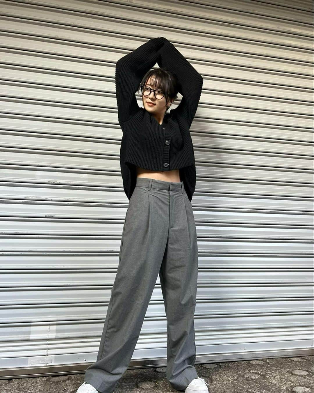 高嶋菜七のインスタグラム：「私服🖤  オーダーしてた @leannofficial のトップス可愛すぎて届いてすぐ着た！  #秋服 #冬服 #ootd #zara #leannmoment」