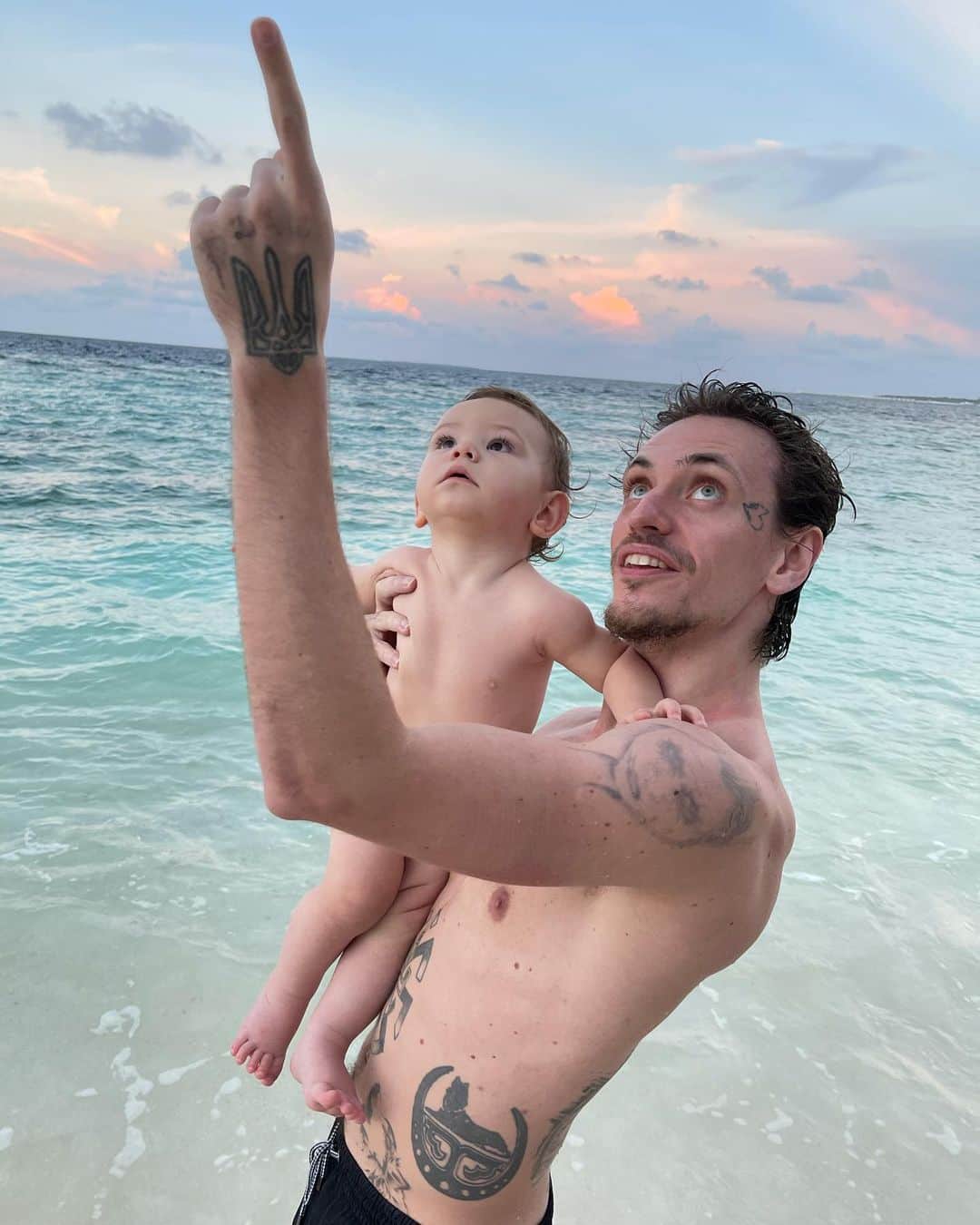 エレーナ・イリニフさんのインスタグラム写真 - (エレーナ・イリニフInstagram)「С Днём Рождения, наша Вселенная! ❤️ мы тебя очень сильно любим! Спасибо, что ты есть ✨  @poluninink」11月20日 22時12分 - blackswanei