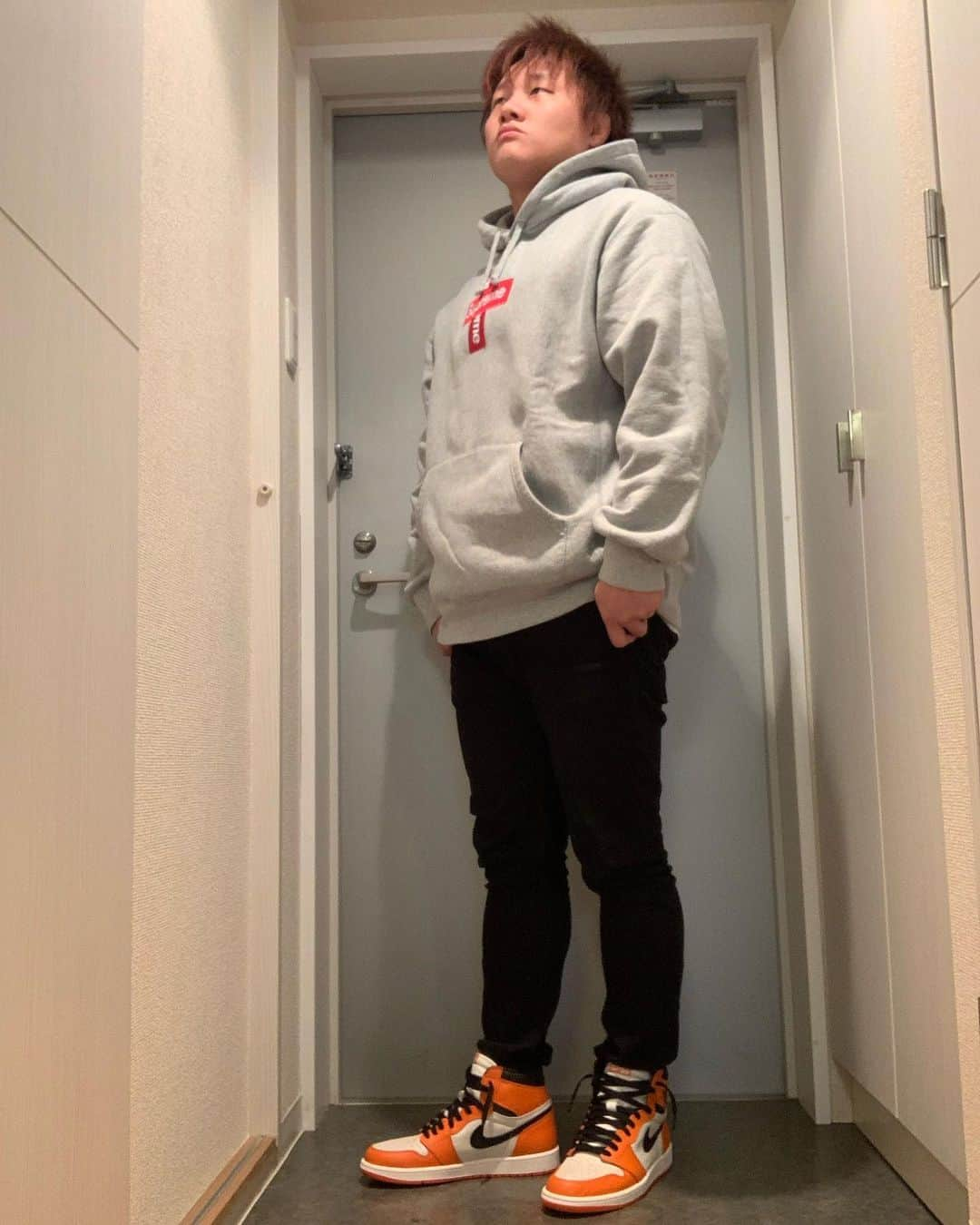 岩本煌史さんのインスタグラム写真 - (岩本煌史Instagram)「Outer:Supreme T-shirt:DUALISM Pants:nudie jeans Socks:DUALISM Kicks:NIKE AIR JORDAN 1 RETRO HIGH OG REVERSE SHATTERED BACKBOARD  #ajpw #全日本プロレス #スニーカーヘッズ #三重県 #桑名市 #出身 #岩本煌史 #dualism #nudiejeans  #nike #ナイキ #aj1 #airjordan #airjordan1 #airjordan1high #エアジョーダン #reverseshatteredbackboard #リバースシャッタードバックボード #シャタバ #shatteredbackboard #ootd」11月20日 15時01分 - koji_iwamoto