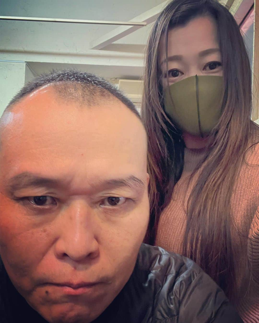 杉本知香さんのインスタグラム写真 - (杉本知香Instagram)「経爆かっこいい😆 せいじさんに、 ち「昨日フライデー見たよー🤣」 せ「えっ💦💦何がのってたん⁇」 めちゃくちゃ慌ててた🤣😂 ゴシップ記事ではなく、 マレーシア人監督に出演したワケとは？ とスペシャルインタビューの記事でした（笑）  今日この後、その映画、カムアンドゴーの舞台挨拶だそうです🎬  #中目黒美容室#ドライヤー2秒 #千原せいじ #千原兄弟#チハラトーク #カムアンドゴー #湘南爆走族 #湘爆 #経堂爆走族 #経爆」11月20日 15時43分 - sugimotoc