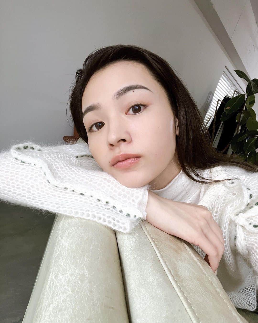 大谷凜香さんのインスタグラム写真 - (大谷凜香Instagram)「最近眉毛がいい感じです。♡ そして今日から新しい撮影が始まりましたっ 良い週末を。🥸」11月20日 15時49分 - rinka_ootani