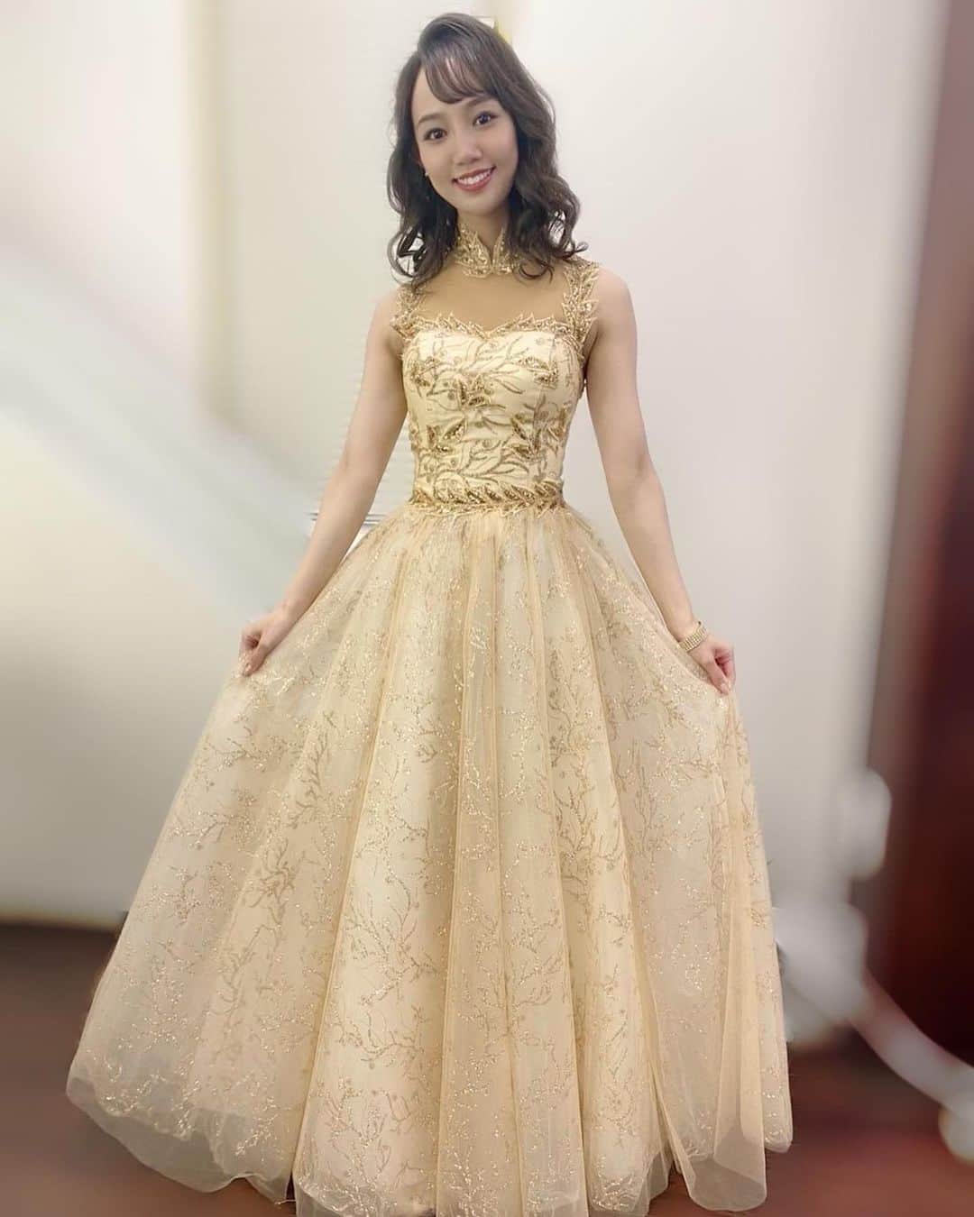 咲妃みゆのインスタグラム：「映画「  #アイの歌声を聴かせて 」 ⁡ 明日11月21日(日) 新宿ピカデリーにて #吉浦康裕 監督との舞台挨拶に登壇させていただきます✨ ⁡ 皆さまに映画をご鑑賞いただいた後、吉浦監督と一緒に盛りだくさんのトークをお届けできたらと思っております！！！ ⁡ 写真はMV撮影時のものです。素敵におめかししていただけて幸せでした〜☺️ YouTubeで公開中の「フィール・ザ・ムーンライト〜愛の歌声を聴かせて〜」もご覧いただけましたら嬉しいです🌙 ⁡ #ムーンプリンセス #フィールザムーンライト」