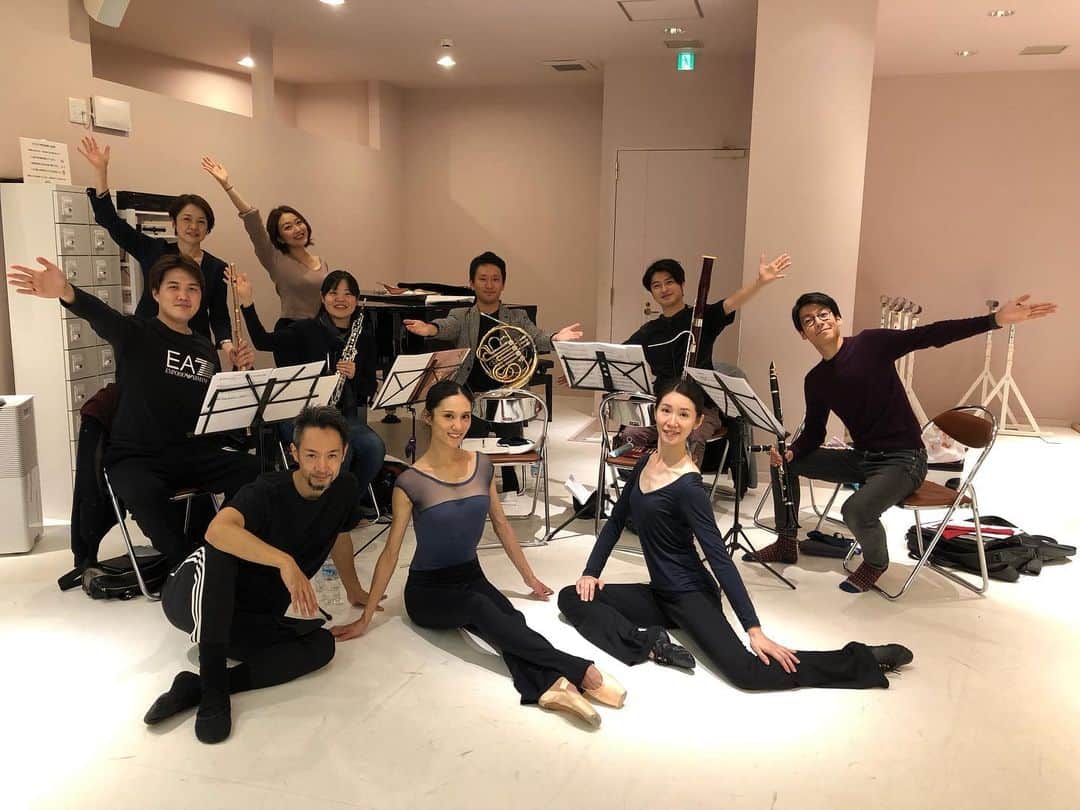 のインスタグラム：「🎵 幸せな事に、明日また音楽イベントのお手伝いをすることになりました。 こちらは、リハーサルの時の写真🎷🎹🎶後列の左端っこに西山も参加しております。  世界的フルート奏者の上野星矢さん率いる　 The Sixth Sense(六重奏団)の皆さんの公演で朗読を担当します。しかもサントリーホールなんです😅  https://www.fujitv.co.jp/sixth-sense/  一流の演奏とバレエ。そこに私の朗読も加わるのですが、クラッシックのエキスパートからお子様まで楽しめる内容となっています。ご興味のある方は是非いらして下さい。素敵なワンダーランドを体験出来るかも‼️  #The Sixth Sense #Music in Wonderland #上野星矢　フルート #金子亜未  オーボエ #西川智也　クラリネット #長哲也　ファゴット #濱地宗　ホルン #岡田奏　ピアノ #バレエ　川島麻実子・渡辺理恵ほか #演出・振り付け　高橋竜太」