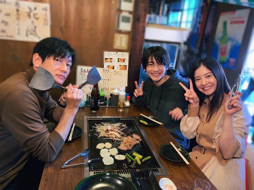 最愛のインスタグラム：「幸せショット！ どんなもんじゃ！  と言いたいところですが、この日は鉄板焼き‼︎  この幸せが続きますように…😌  #最愛ドラマ #tbs #吉高由里子 #高橋文哉 #井浦新 #第7話11月26日夜10時」