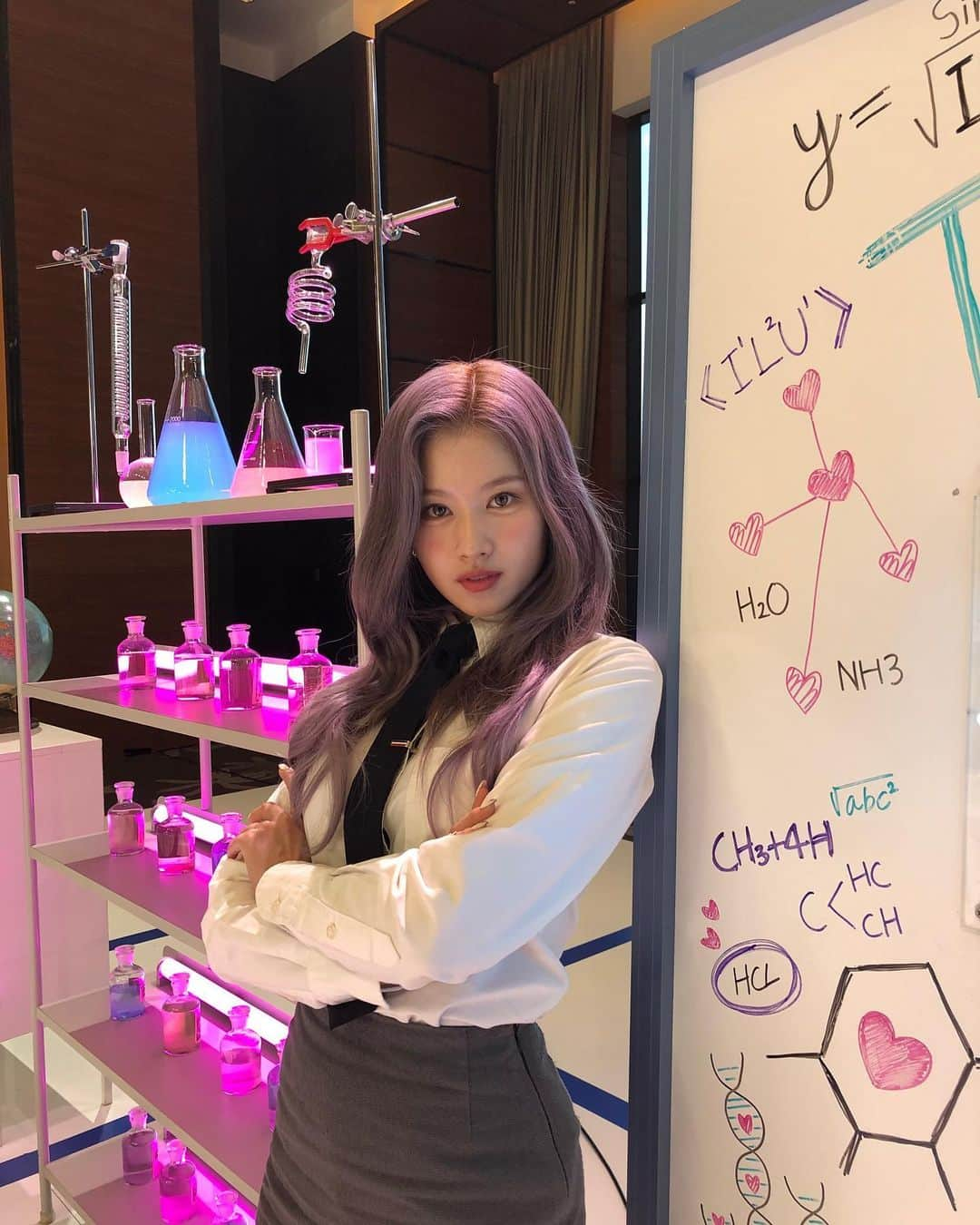 TWICEさんのインスタグラム写真 - (TWICEInstagram)「연구실통째로 출장갔던날👩‍🔬🧫🔬💞 #샤이언티스트 #쇼케날」11月20日 18時31分 - twicetagram